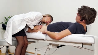 La Dottoressa mi Spompina durante la Visita del Lavoro